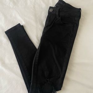 American Eagle Black High Rise Destroyed Skinny Jeans size 2